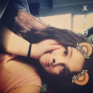 Meet your Posher, Crystal